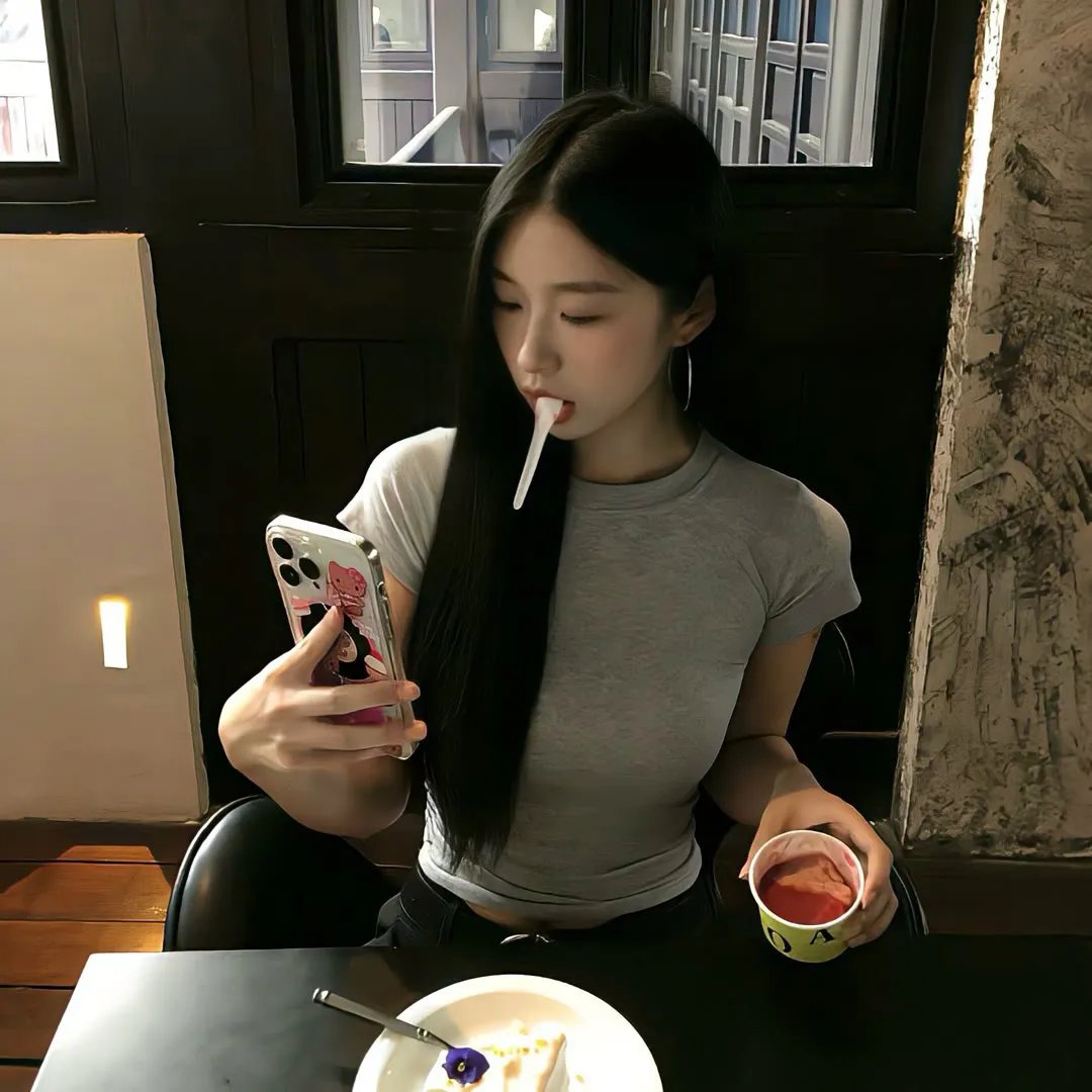 她来自胡志明市海报